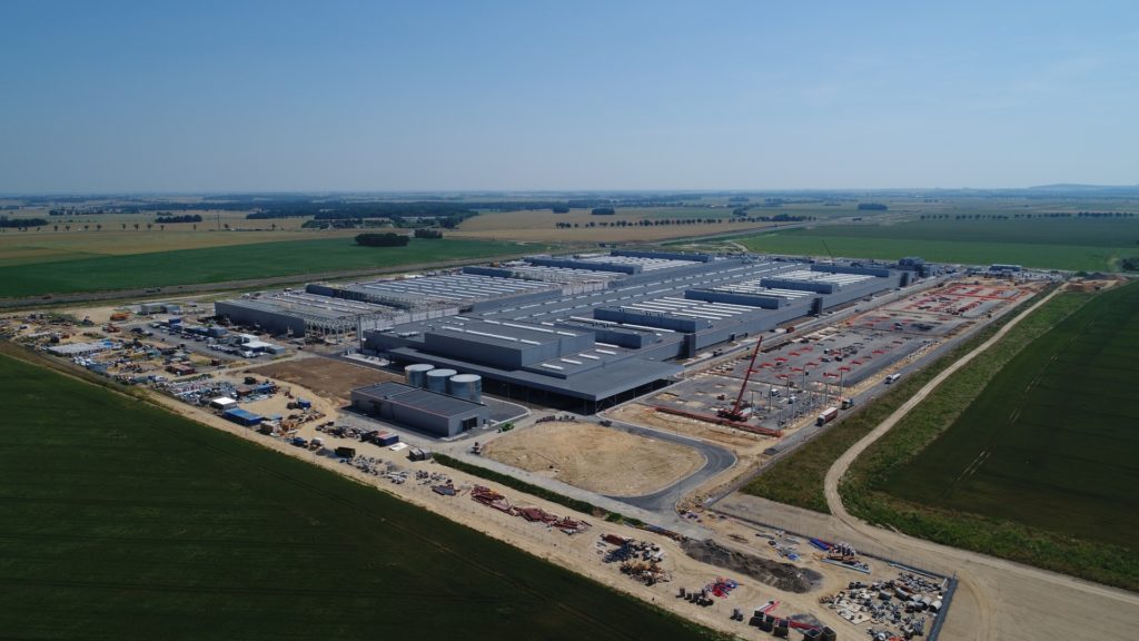 Budowa fabryki baterii MercedesBenz w Jaworze nabiera